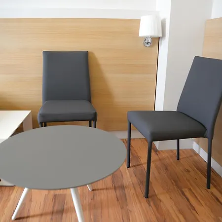 De La Gare - Restaurant Bistro Quai 酒店 3*